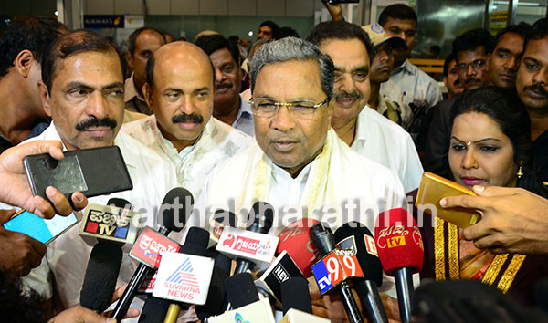 ರಾಜ್ಯದ ಬರ ಪರಿಸ್ಥಿತಿ ಬಗ್ಗೆ ರಾಜ್ಯಪಾಲರನ್ನು ಭೇಟಿಯಾಗಿ ವರದಿ ನೀಡಲಾಗಿದೆ : ಸಿದ್ದರಾಮಯ್ಯ